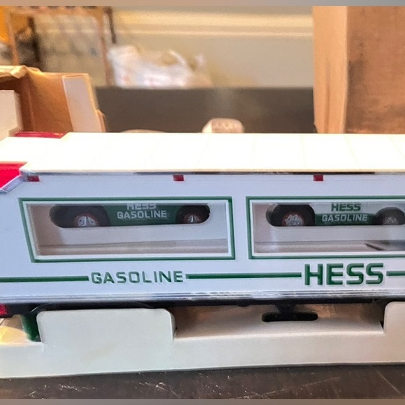 1997 HESS TOY TRUCK AND RACERS NEW IN BOX LIGHTS AND SOUNDS Vintage Exclusive - Picture 11 of 12